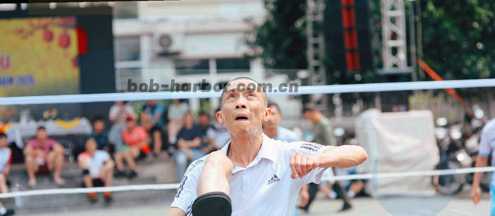 抽象锁形轮廓与密集刻度线交叠的冷色调纹理，象征信息保护与档案管理